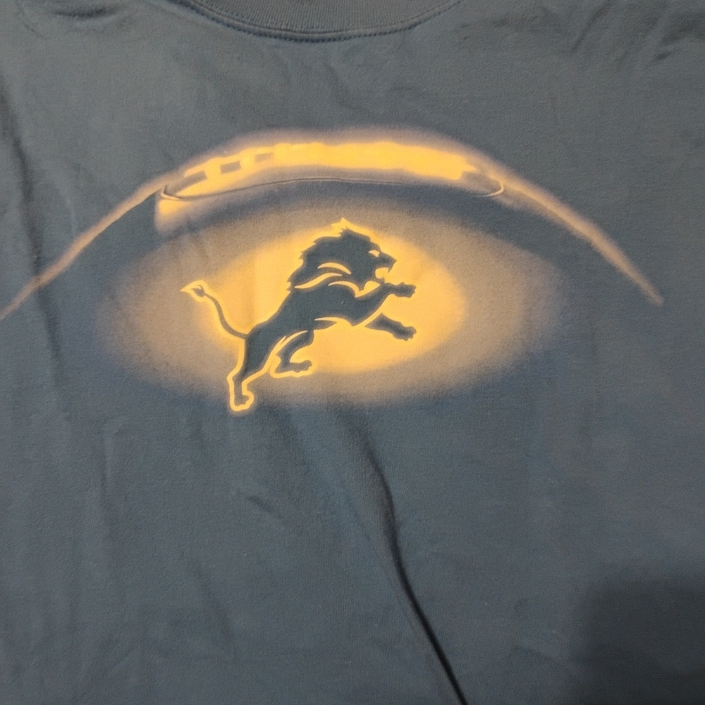 Men's Navy and Gold Graphic Tee